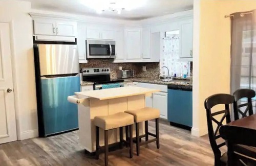 West Palm Beach House | Whole House+Renovated+Pool+Lanai+BBQ+Close to All