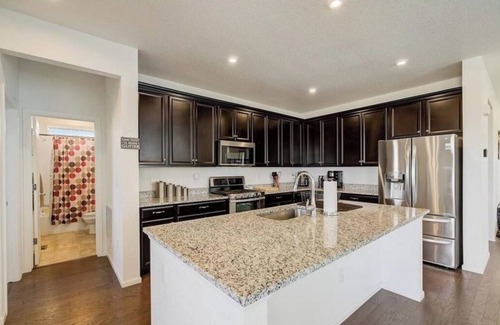 Commerce City House | Whole house with two garage with full kitchen, spacious and nice view on patio.