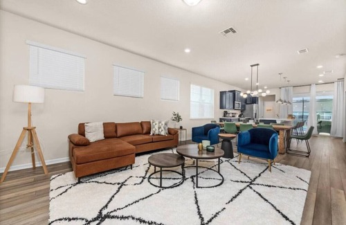 Davenport House | WI3277 Luxury 5BR Windsor Island Resort Home Near Disney | Pool