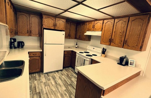South Bruce Peninsula Cottage | Wiarton Secluded Cottage · Secluded Cottage | Rustic | Trails | BBQ | Firepit