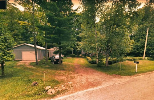 South Bruce Peninsula Cottage | Wiarton Secluded Cottage · Secluded Cottage | Rustic | Trails | BBQ | Firepit