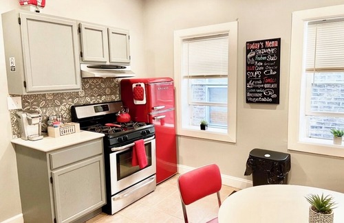 Noble Square Apartment | Wicker Park 2Bdrm near Downtown, Salt Shed Jack’s Pumpkin PopUp 145.00 Oct 15-17