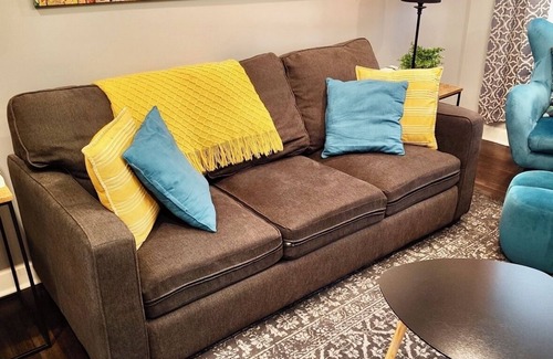 Noble Square Apartment | Wicker Park 2Bdrm near Downtown, Salt Shed Jack’s Pumpkin PopUp 145.00 Oct 15-17