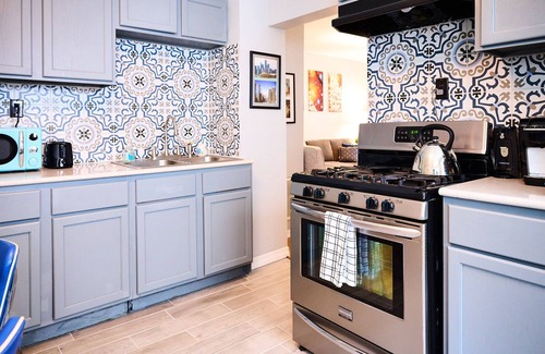 Noble Square Apartment | Wicker Park 2Bdrm Near Downtown & Salt Shed Last Minute Special 99.00 Sept 18-22