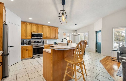 East Kootenay House | Wide Open Spaces | Hot Tub | Springs Golf Course