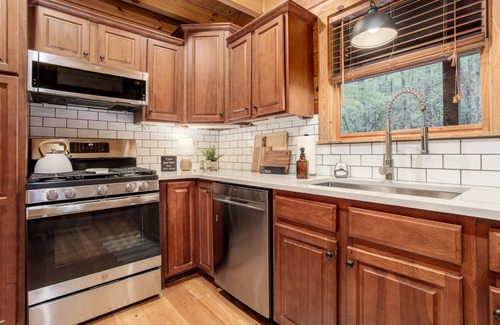Cleveland Cabin | Wide-Spread Mountain Views, Hot Tub, Firepit, Arcade & So Much More!