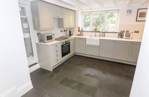 Flushing Cottage | WIDGEONS KEEL, pet friendly, character holiday cottage in Flushing