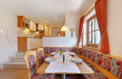 Lagundo Apartment | Wiedmairhof Apartment 'Kaiser Alexander' with East balcony, Shared Terrace, Shared Garden and Wi-Fi