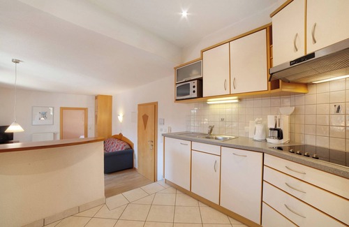 Lagundo Apartment | Wiedmairhof Apartment 'Kaiser Alexander' with East balcony, Shared Terrace, Shared Garden and Wi-Fi