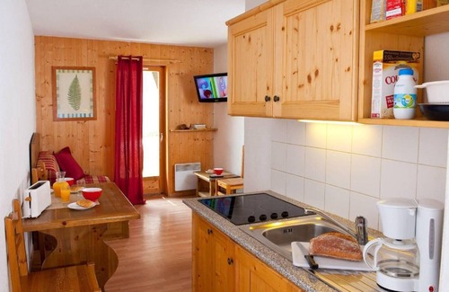 Saint-Sorlin-d'Arves Apartment | Wifi, 200m from ski slopes, fitness, swimming pool, terrace, balcony, parking, 35-40m²