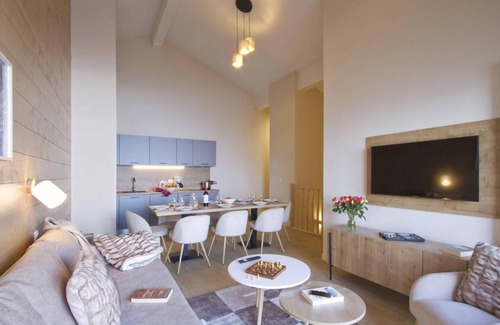 Eclose-Est Apartment | Wifi, 50m from ski slopes, fitness, sauna, hammam, balcony, parking, tv, ski locker, 45m²