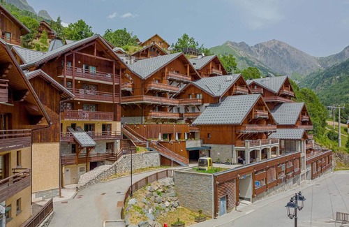 Vaujany Apartment | Wifi, 50m from ski lifts, fitness, swimming pool, sauna, hammam, balcony, parking, tv, 64m², Vaujany