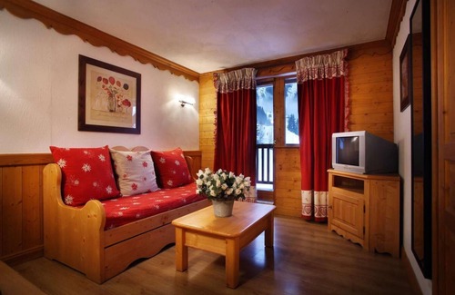 Oz Apartment | Wifi, 50m from ski slopes, fitness, swimming pool, sauna, hammam, balcony, tv, ski locker, 32m²