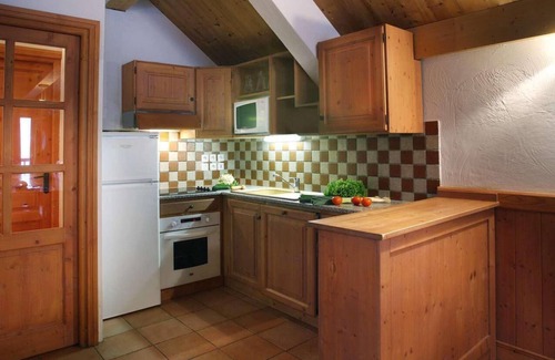 Oz Apartment | Wifi, 50m from ski slopes, fitness, swimming pool, sauna, hammam, balcony, tv, ski locker, 40m²
