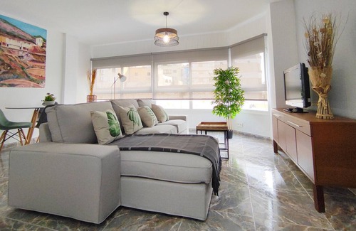 Almeria Centro Apartment | Wifi, dos Dormitorios con a/a Reformada en 2021