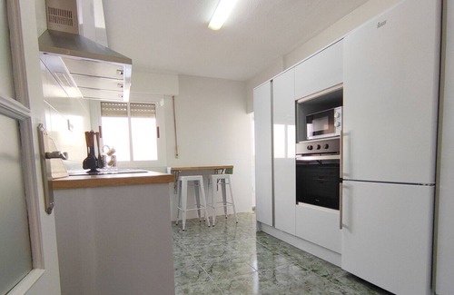 Almeria Centro Apartment | Wifi, dos Dormitorios con a/a Reformada en 2021