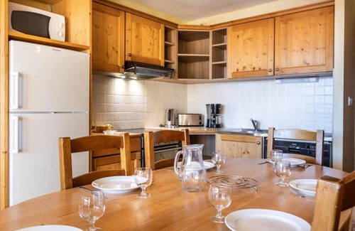 Les Eucherts Apartment | Wifi, ski-in/ski-out & foot of the slopes, swimming pool, sauna, hammam, balcony, tv, ski locker