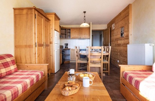 Les Eucherts Apartment | Wifi, ski-in/ski-out & foot of the slopes, swimming pool, sauna, hammam, balcony, tv, ski locker