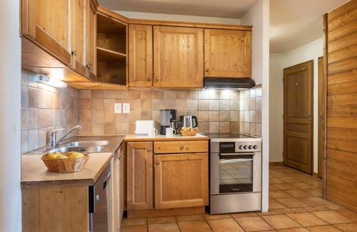 Les Eucherts Apartment | Wifi, ski-in/ski-out & foot of the slopes, swimming pool, sauna, hammam, balcony, fireplace or stove
