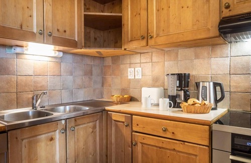 Les Eucherts Apartment | Wifi, ski-in/ski-out & foot of the slopes, swimming pool, sauna, hammam, balcony, fireplace or stove