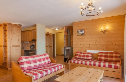 Les Eucherts Apartment | Wifi, ski-in/ski-out & foot of the slopes, swimming pool, sauna, hammam, balcony, fireplace or stove