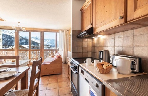 Les Eucherts Apartment | Wifi, ski-in/ski-out & foot of the slopes, swimming pool, sauna, hammam, balcony, fireplace or stove