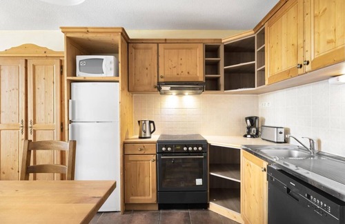 Les Eucherts Apartment | Wifi, ski-in/ski-out & foot of the slopes, swimming pool, sauna, hammam, balcony, tv, ski locker