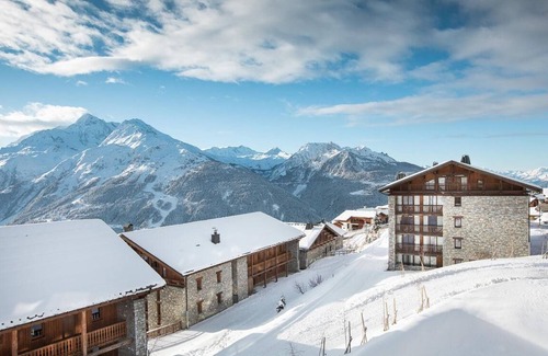 Les Eucherts Apartment | Wifi, ski-in/ski-out & foot of the slopes, swimming pool, sauna, hammam, balcony, tv, ski locker