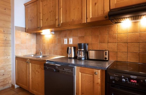 Les Eucherts Apartment | Wifi, ski-in/ski-out & foot of the slopes, swimming pool, sauna, hammam, balcony, fireplace or stove