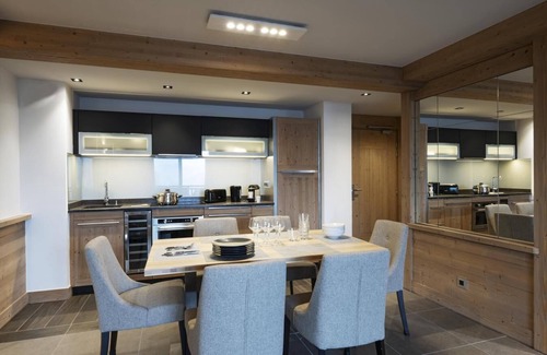 Les Eucherts Apartment | Wifi, ski-in/ski-out & foot of the slopes, fitness, swimming pool, balcony, parking, tv, ski locker
