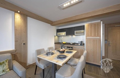 Les Eucherts Apartment | Wifi, ski-in/ski-out & foot of the slopes, fitness, swimming pool, balcony, parking, tv, ski locker