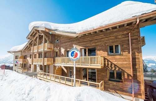La Rosiere Apartment | Wifi, ski-in/ski-out & foot of the slopes, 4th floor, view valley, swimming pool, sauna, hammam