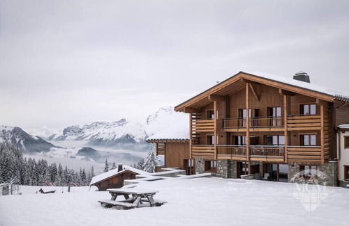 Manigod Apartment | Wifi, ski-in/ski-out & foot of the slopes, swimming pool, sauna, hammam, balcony, parking, tv, 60m²