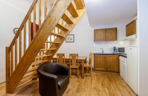 Allos Apartment | Wifi, ski-in/ski-out & foot of the slopes, fitness, swimming pool, sauna, hammam, balcony, tv