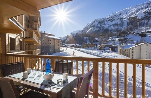 Les Boisses Apartment | Wifi, ski-in/ski-out & foot of the slopes, fitness, swimming pool, balcony, tv, ski locker, 40-47m²