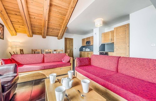 Les Almes Apartment | Wifi, ski-in/ski-out & foot of the slopes, 4th floor, balcony, tv, ski locker, 80m², Tignes