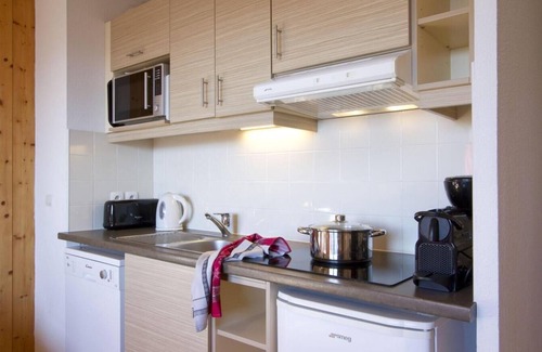 Valmeinier Apartment | Wifi, ski-in/ski-out & foot of the slopes, fitness, swimming pool, terrace, balcony, tv, ski locker