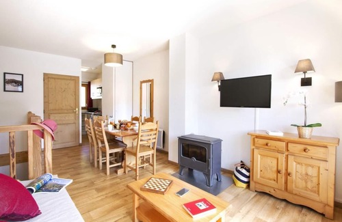 Valmeinier Apartment | Wifi, ski-in/ski-out & foot of the slopes, fitness, swimming pool, terrace, balcony, tv, ski locker