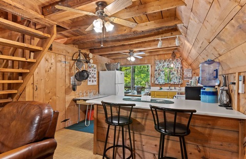 Wellington Cabin | WiFi - Small Family Cabin - Sugar Shack - Cave Run Lake OR Red River Gorge, Kentucky!