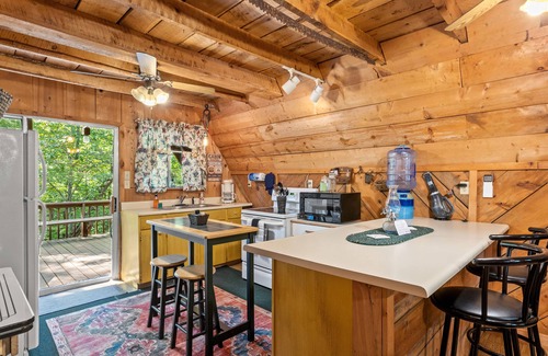 Wellington Cabin | WiFi - Small Family Cabin - Sugar Shack - Cave Run Lake OR Red River Gorge, Kentucky!