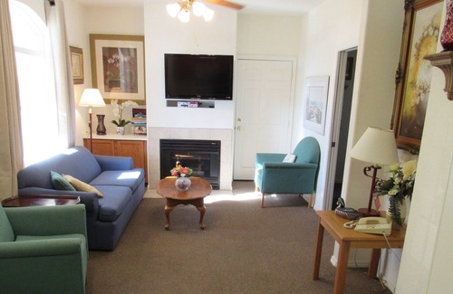 Oceano Condo | WIFI, Walk to the Beach, Kitchen, Nature Trail, Gold Flatware, Great Artwork!