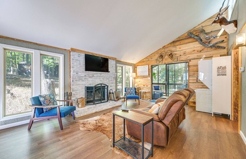 The Woods Cabin | 'Wild Creek Cabin' in Hedgesville: Dogs Welcome!