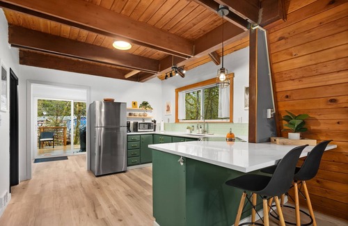 Baring Cabin | Wild Dog Cabin located on Highway 2 - Only 25 min to Steven's Pass!