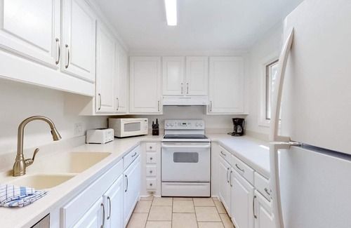 Twin Oaks House | Wild Dunes home-Beach, Golf, Tennis- lagoon and golf view, sleeps 8!