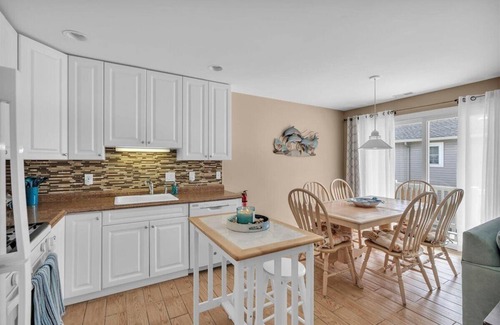 Cape May - Wildwood Condo | Wild Pearl - 3br/2ba - Parking - HEATED POOL, North Wildwood, NJ