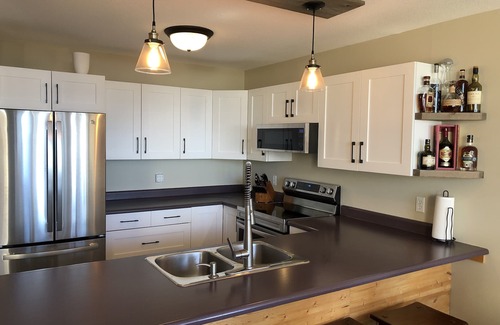 Snow Pine Estates Ski Chalet | Wild Raven's big white chalet