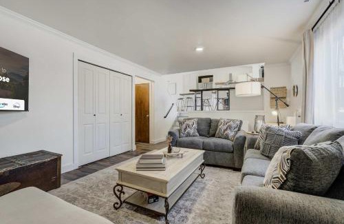 Cheyenne Meadows House | Wild Rose Family Retreat with BBQ & Fire Pit
