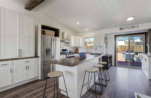 Cheyenne Meadows House | Wild Rose! Outdoor Retreat with BBQ & Fire Pit