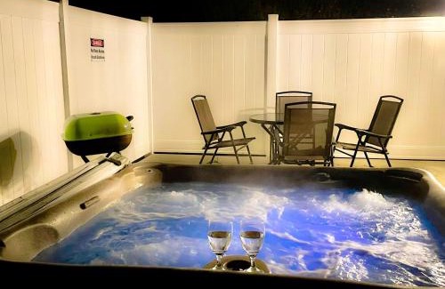 Ahwahnee House | Wild Stallion HOT TUB Sleeps 4 Darts Private