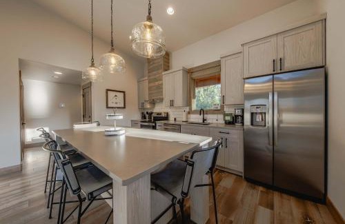 Eureka House | Wilderness Club Cabin - Sleeps 7